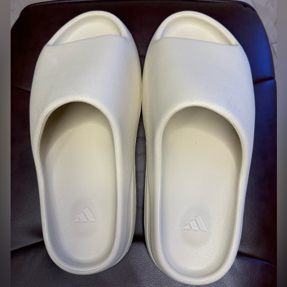 Yeezy slides bone (read description)
